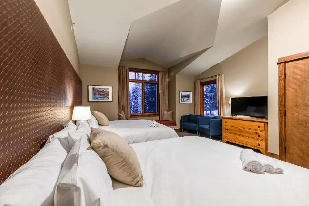 Kicking Horse Copper Horse Lodge 2 Queens Deluxe Room