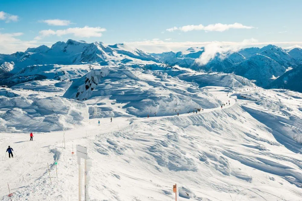 Skiërs op de piste in Whistler Blackcomb tijdens een wintersportvakantie in Canada