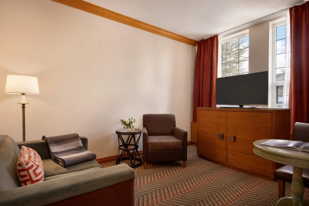 Fairmont Jasper Park Lodge Deluxe Queen Main Lodge Living