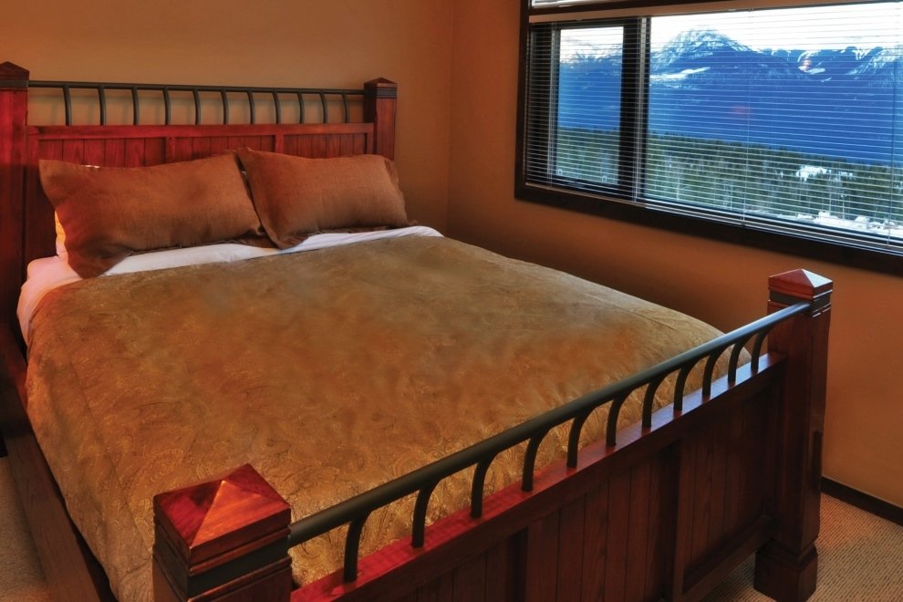 Kicking Horse - Glacier Mountaineer Lodge suite
