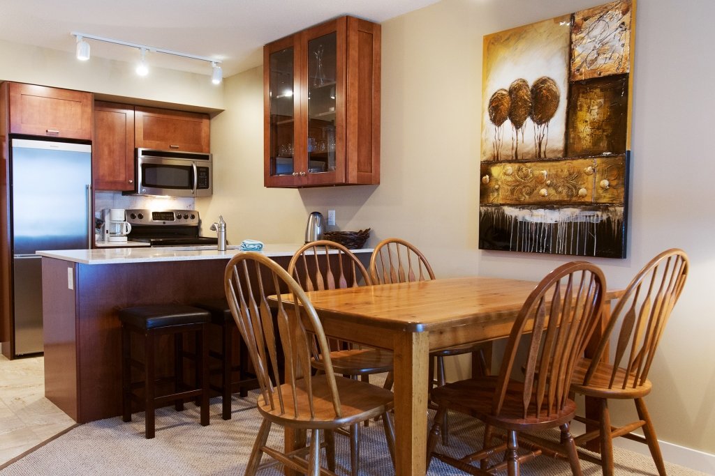 Silver Star – Silver Creek Lodge suite kitchen