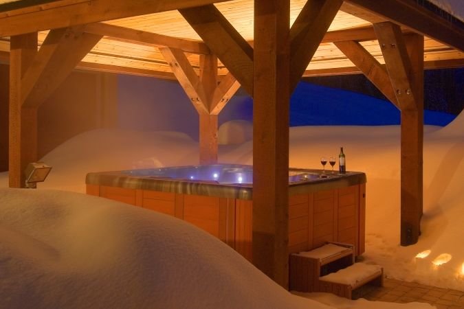 Silver Star – Snowbird Lodge hot tub