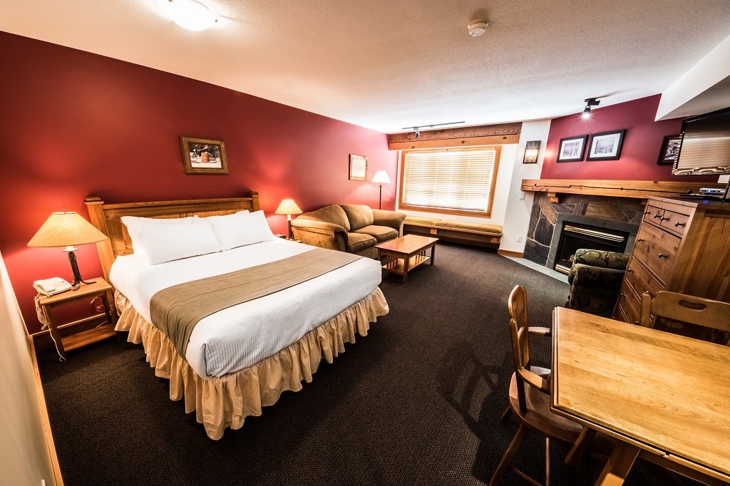 white crystal inn superior kitchenette hotel room voorbeeld kamer 215.jpg
