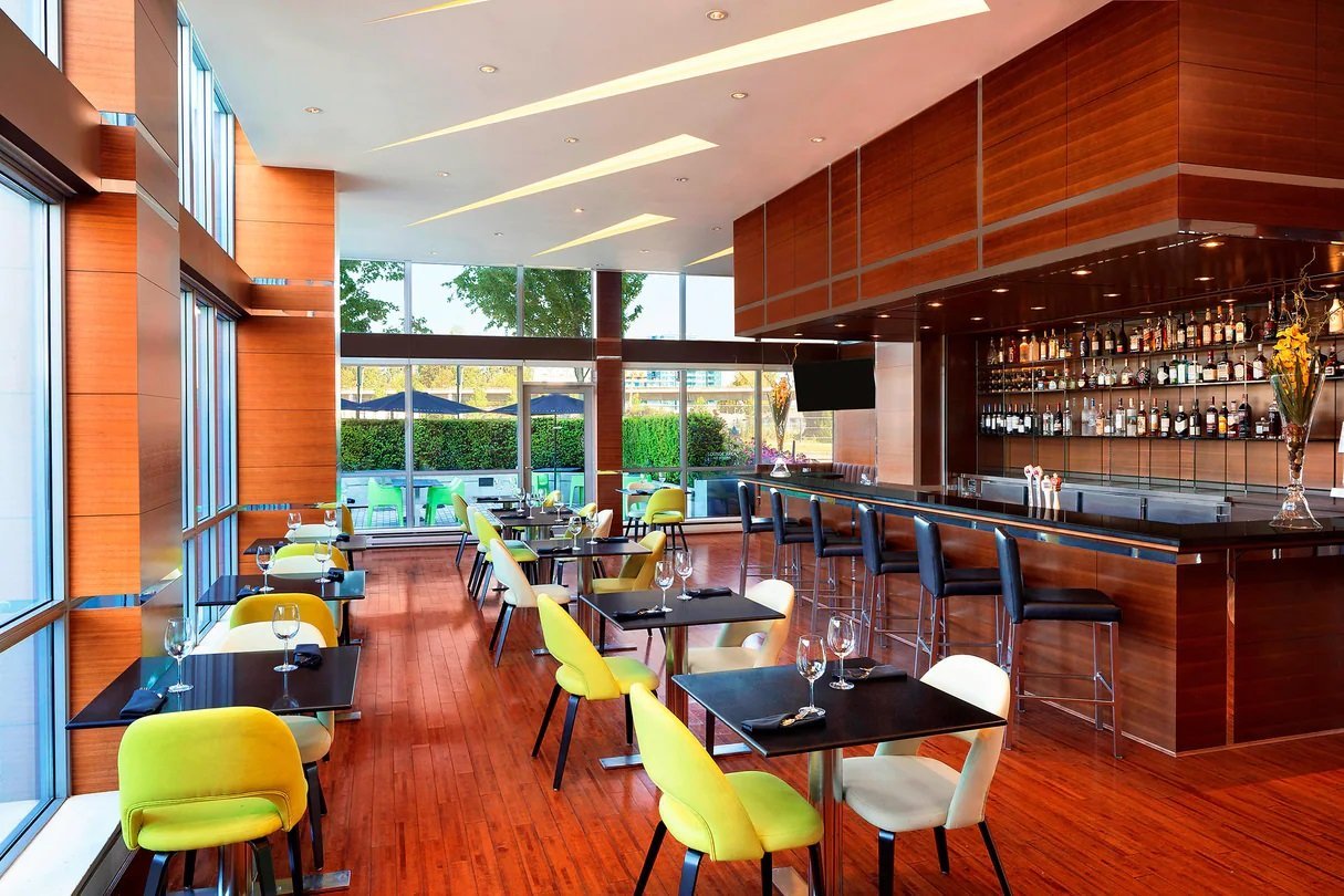 Vancouver - Westin wall centre vancouver airport restaurant the apron