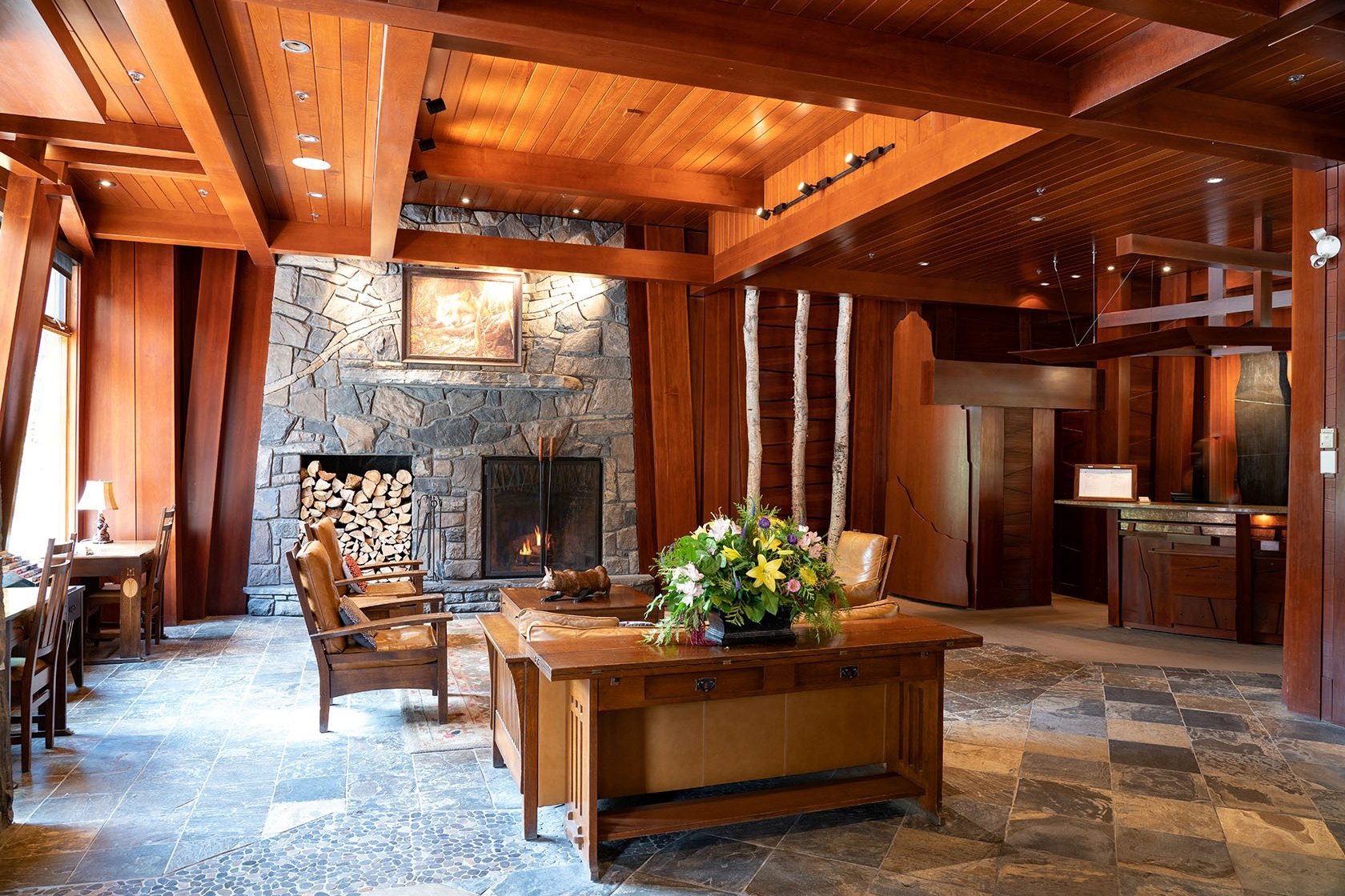 Banff - Fox hotel & suites lobby