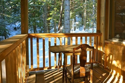 Ymir - Logden Lodge - elise cabin veranda