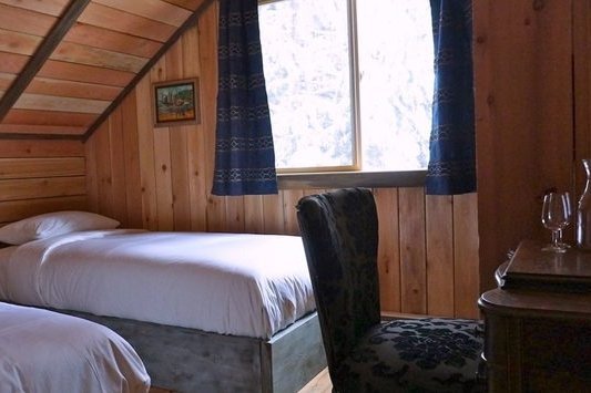 Ymir - Logden Lodge - heritage cabin loft