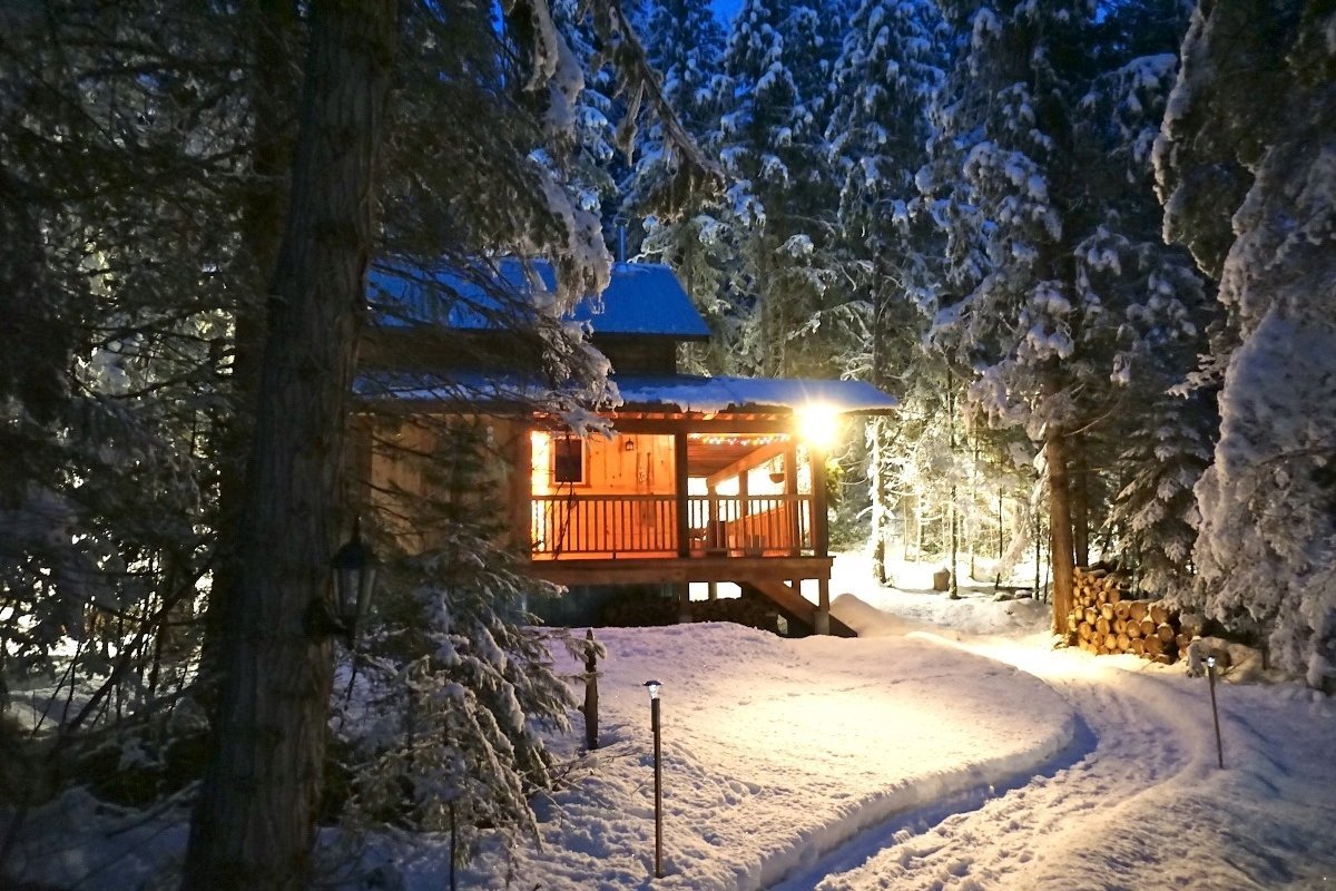 Ymir - Logden Lodge - heritage cabin exterieur christmas