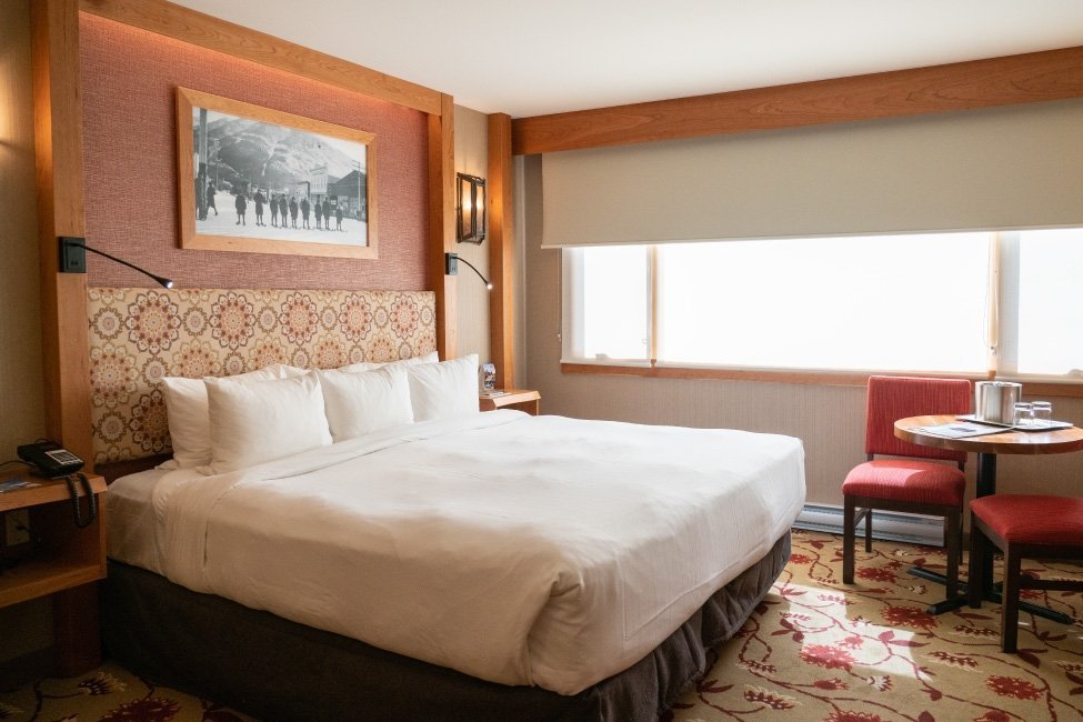 Banff Ptarmigan Inn - superior room 1 king bed