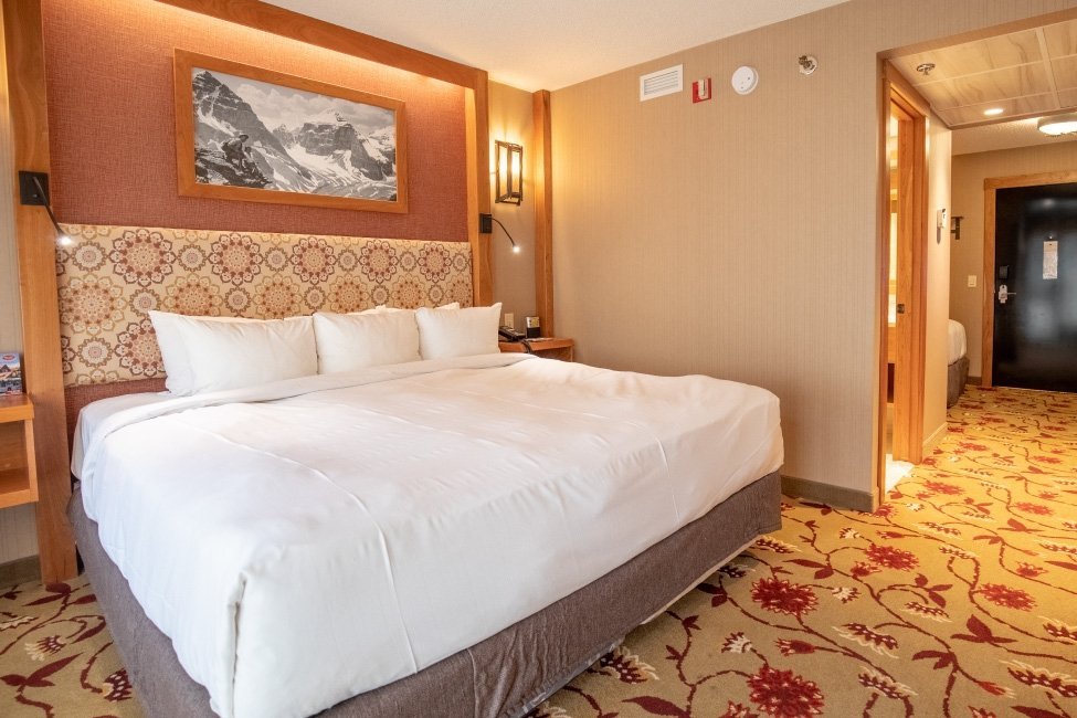 Banff Ptarmigan Inn - superior split room king bed