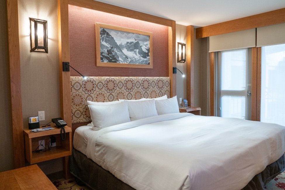 Banff Ptarmigan Inn - standard room 1 king bed