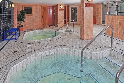 Banff Ptarmigan Inn - hot tubs