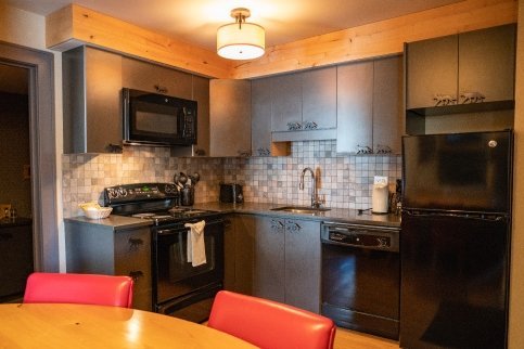 Banff rocky mountain resort - one bedroom wolf condo kitchen