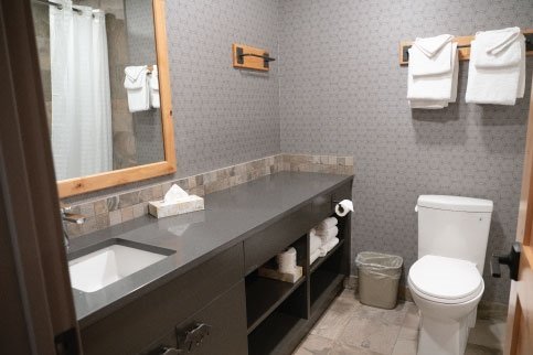 Banff rocky mountain resort - junior suite bathroom