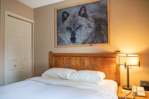 Banff rocky mountain resort - one bedroom condo bedroom