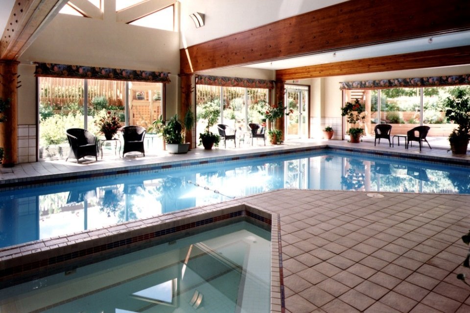 Banff rocky mountain resort - pool