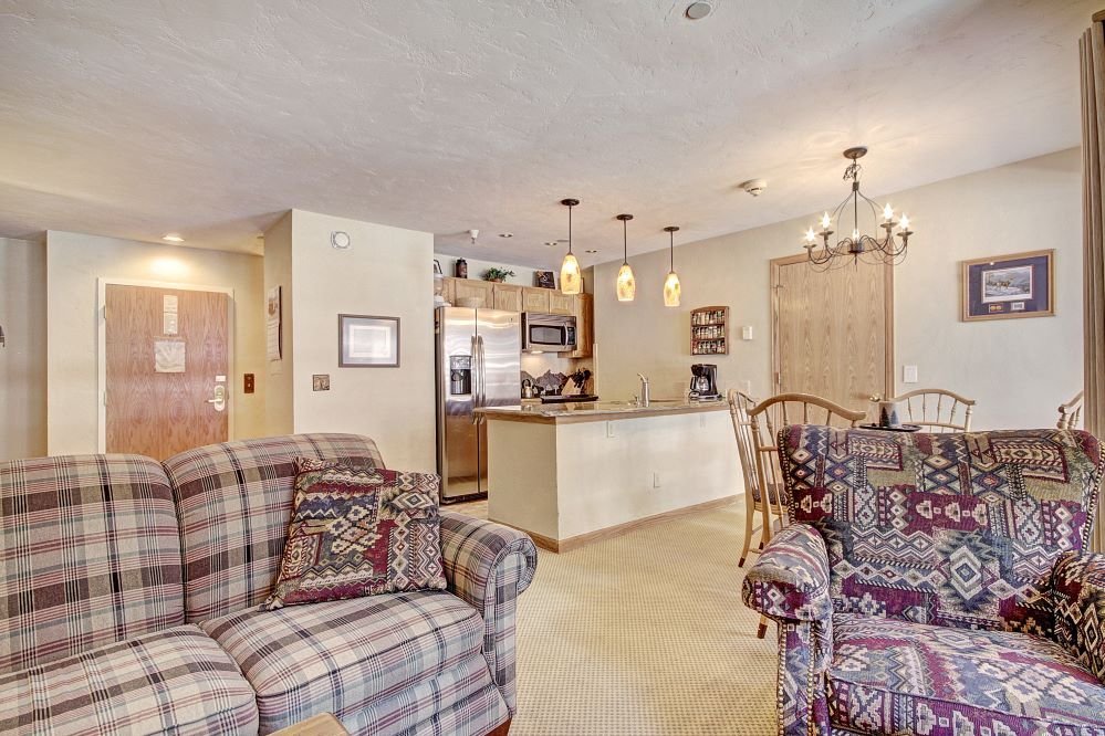 Breckenridge river mountain lodge - one bedroom kitchen-living