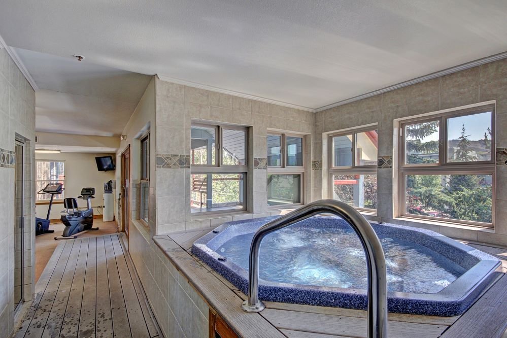 Breckenridge river mountain lodge - hot tub and gym
