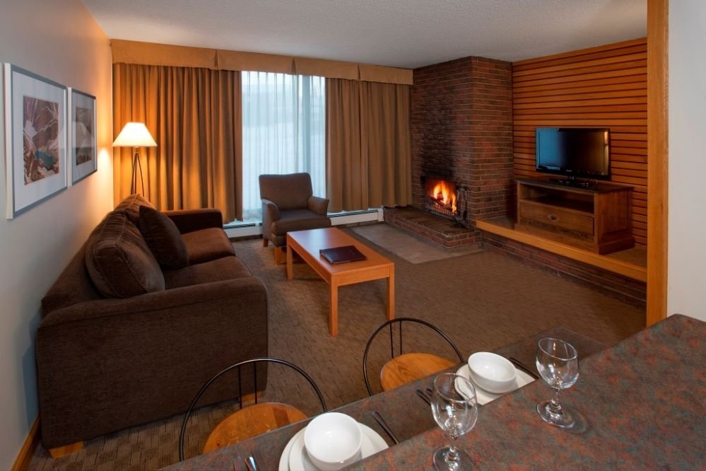 The jasper inn & suites living room