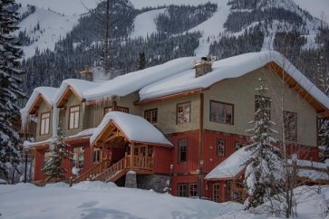 Winston lodge Kicking Horse exterieur3.jpg Winston lodge Kicking Horse exterieur3.jpg