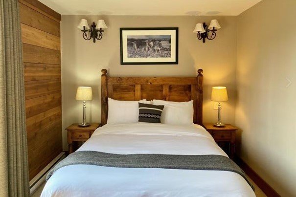 Winston lodge Kicking Horse family loft room3.jpg