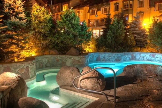 Hilton homewood suites Mont Tremblant outdoor pool.jpg