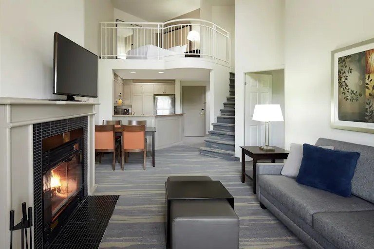 Hilton homewood suites Mont Tremblant 1 bedroom 1 queen loft.jpg