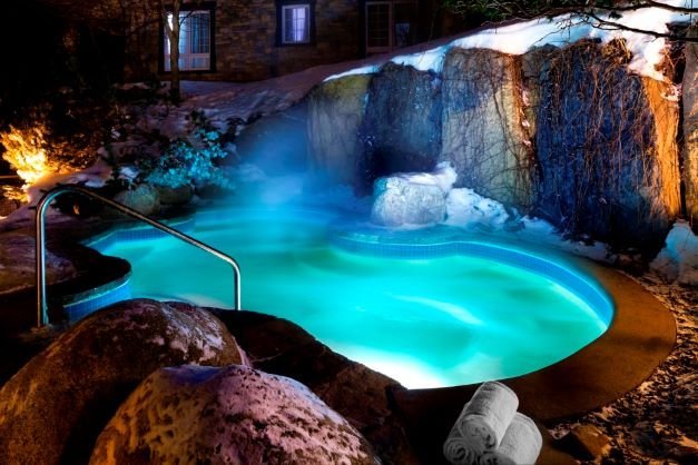 Westin resort & spa tremblant hot tub.jpg