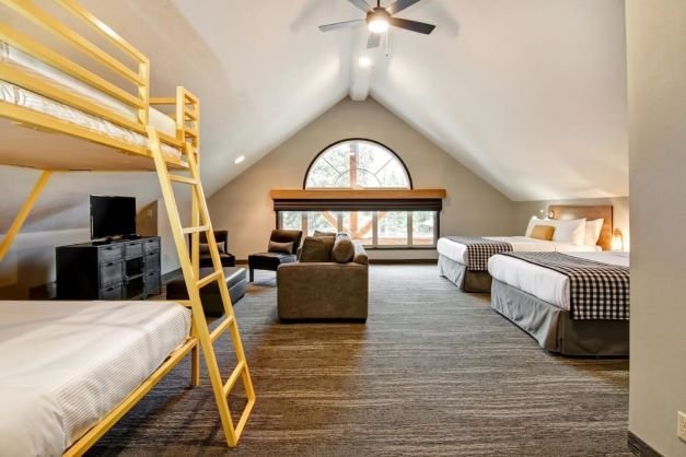 Banff canalta lodge - double queen with bunk beds suite – loft room2.jpg