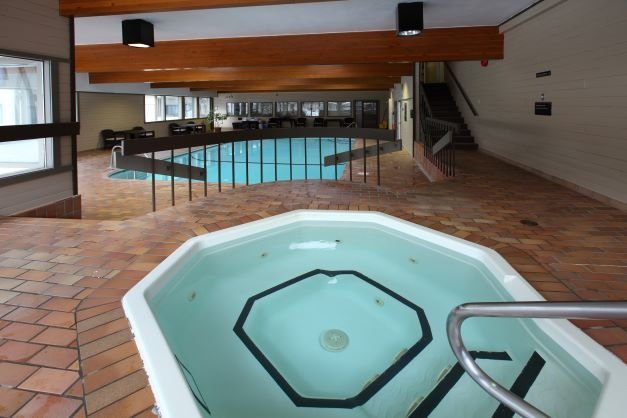 Revelstoke - sandman hotel - pool5.jpg