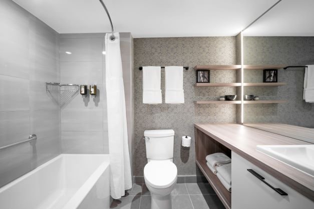 Lake Louise - Lake louise inn junior suite bathroom klein.jpg