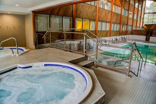 Lake Louise - Lake louise inn hot tubs klein.jpg
