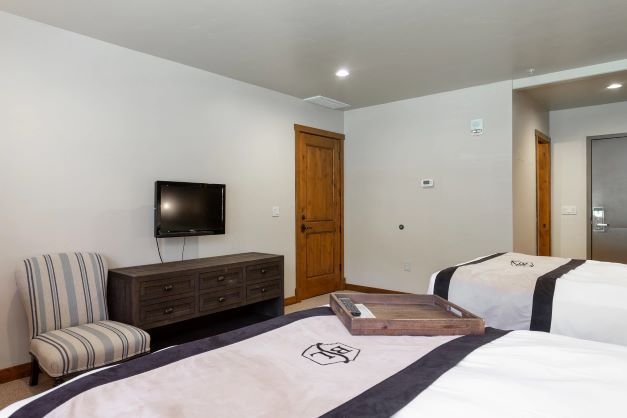 Deer valley silver baron lodge - hotel room2 klein.jpg