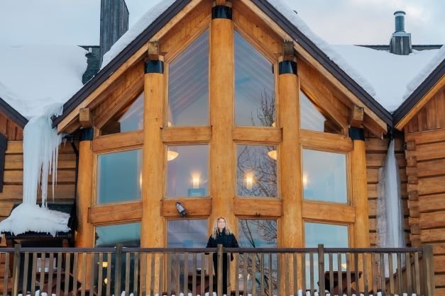 Basecamp lodge golden - balcony klein.jpg