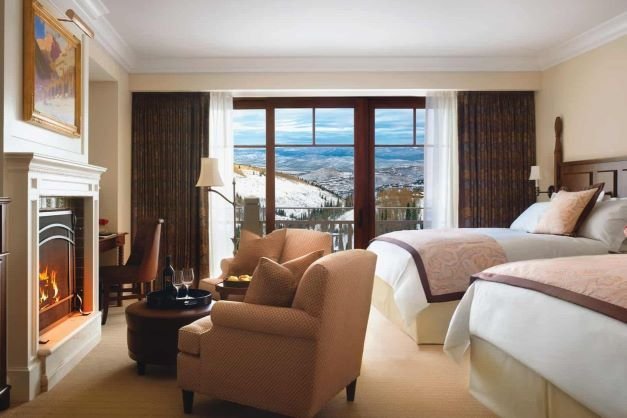 Deer valley - montage - queen guestroom klein.jpg