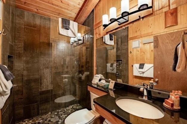 Jackson cowboy village resort double queen deluxe cabin bathroom