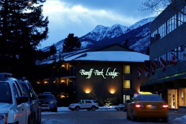 Banff - Park lodge exterior