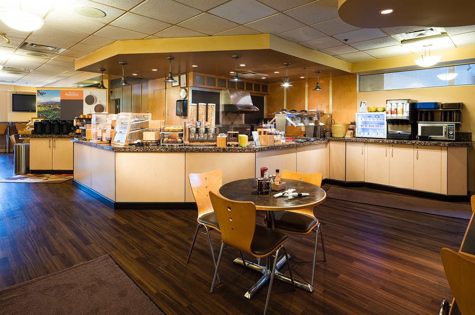 Fernie - Best Western Mountain Plus breakfast cafe