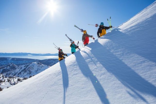 Wintersport vakantie in het skigebied van Palisades Tahoe, voorheen bekend als Squaw Valley, Californie, Amerika Skigebied Palisades Tahoe, voorheen bekend als Squaw Valley, Californie, Amerika