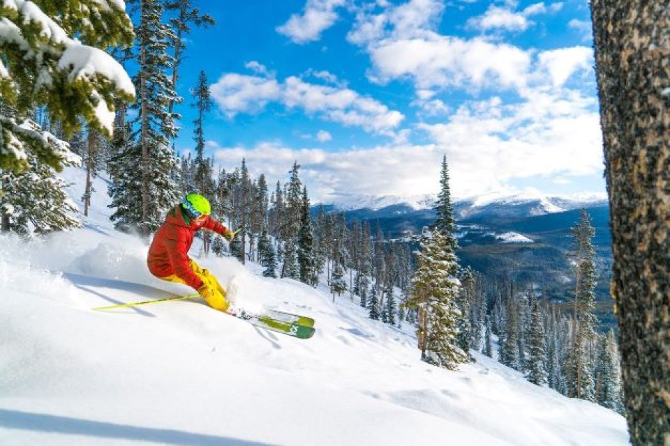 2018-03-30_wp_bluebirdpowderouthouse-skiing-cfrey-001-1_2048px.jpg 2018-03-30_wp_bluebirdpowderouthouse-skiing-cfrey-001-1_2048px.jpg
