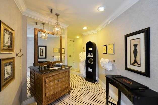 Rossland - Prestige mountain resort - designer suite bathroom