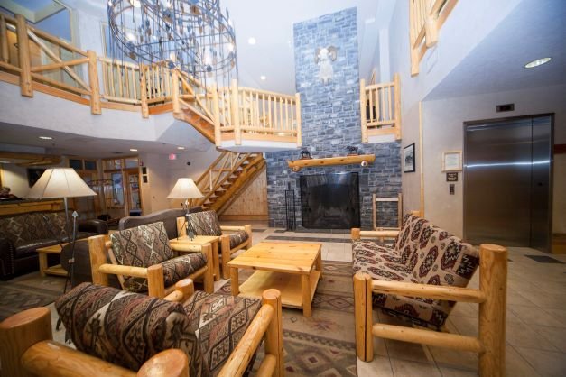 Banff - Brewster's mountain lodge lobby