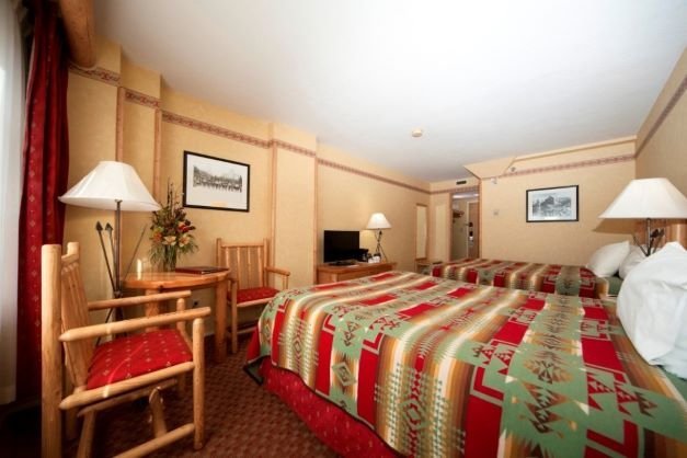 brewster's mountain lodge standard room with 2 queen beds.jpeg