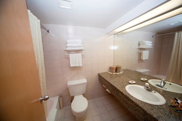 banff brewster's mountain lodge standard room bathroom.jpeg