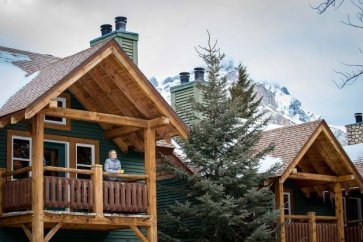 Banff - Buffalo mountain lodge exterior.jpeg 