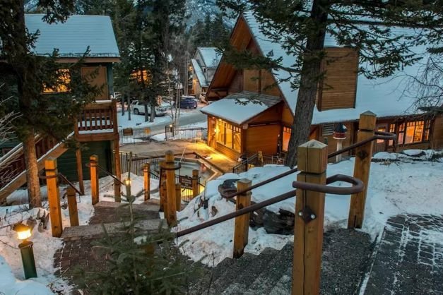 Outdoor Hottub Buffalo Mountain Lodge Banff