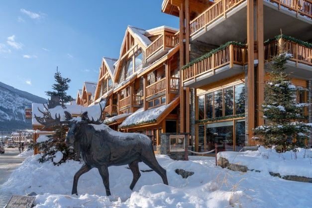 Banff - Moose hotel & suites exterior winter.jpg