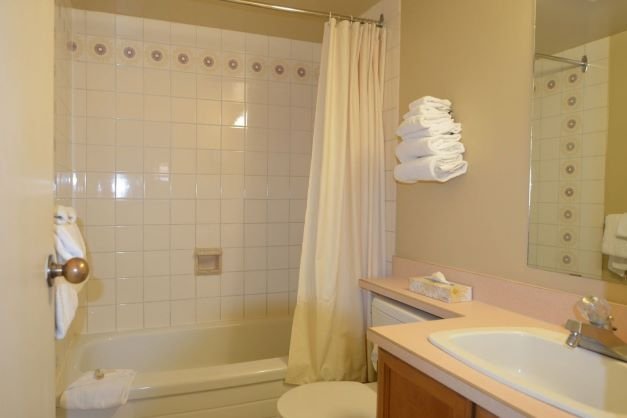 Panorama Mountain Village - horsethief bathroom.jpg