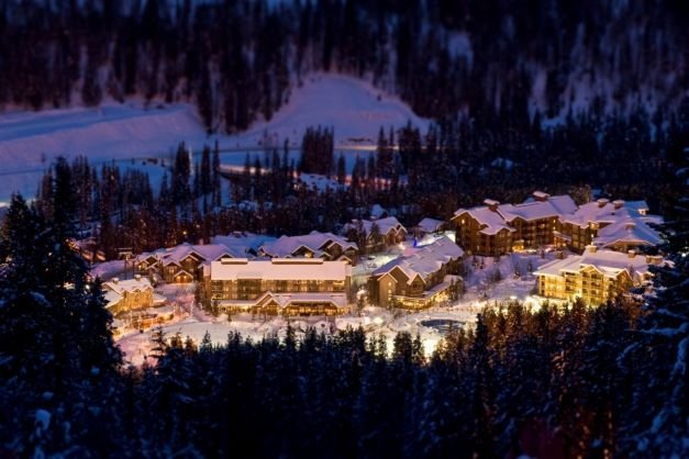 Skigebied Panorama Mountain Village by night