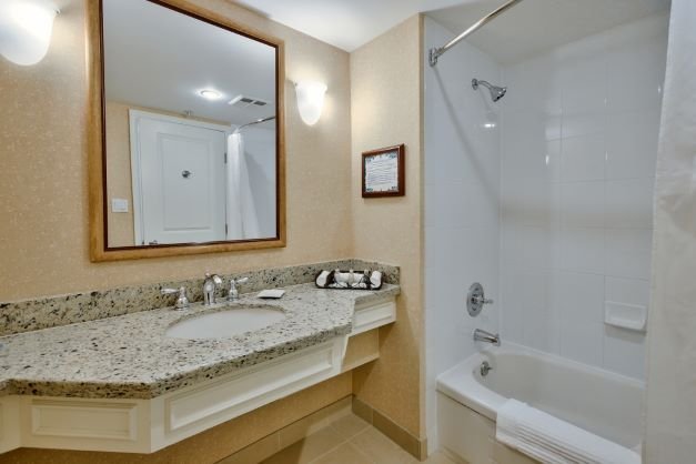 Sun Peaks - Sun Peaks Grand Hotel bathroom